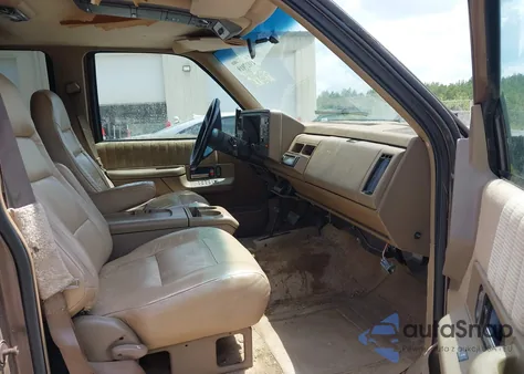 1994 Chevrolet Suburban K1500 из США, поврежденный, VIN 1GNFK16K1RJ397882